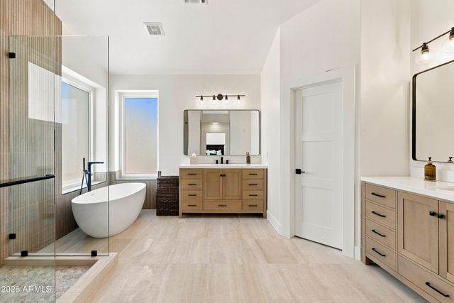 5542 E ANDERSON Drive, Scottsdale, AZ 85254