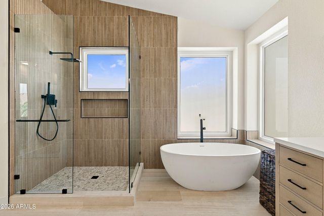5542 E ANDERSON Drive, Scottsdale, AZ 85254