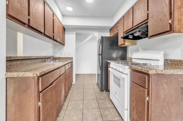 5805 Cougar DR A, Austin, TX 78745
