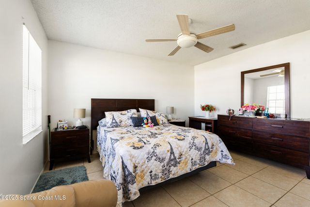 955 Dolphin Avenue, Sebastian, FL 32958