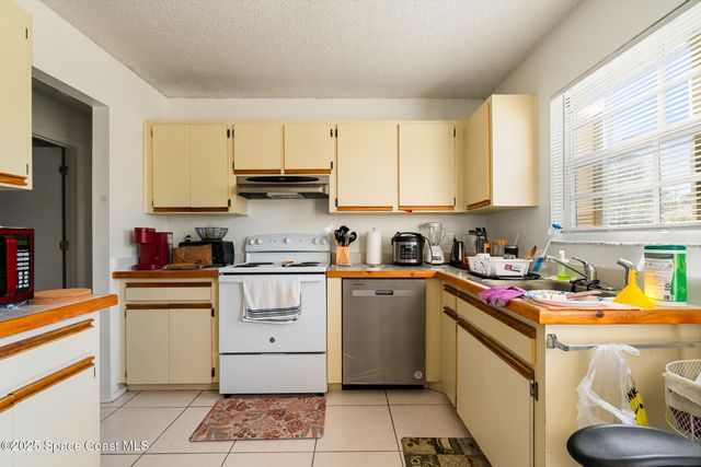 955 Dolphin Avenue, Sebastian, FL 32958
