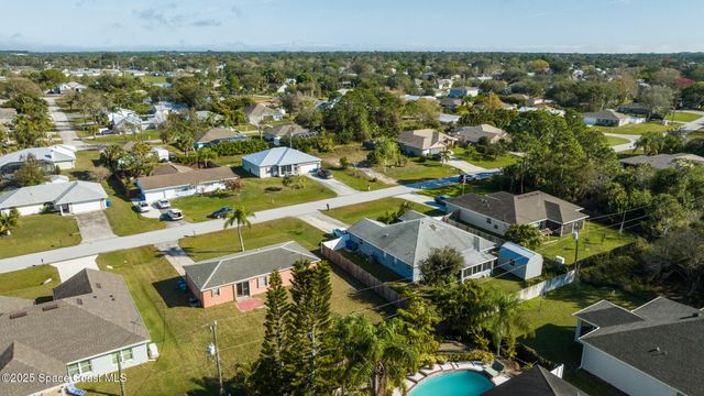 955 Dolphin Avenue, Sebastian, FL 32958