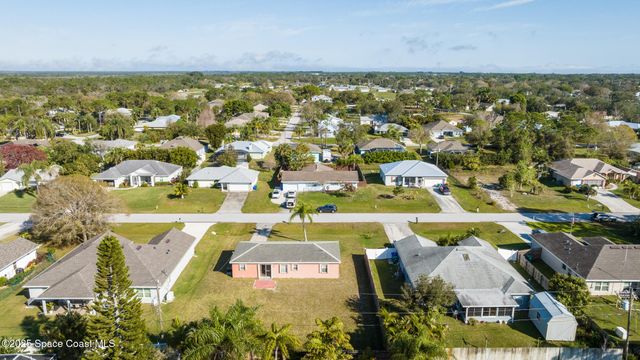 955 Dolphin Avenue, Sebastian, FL 32958
