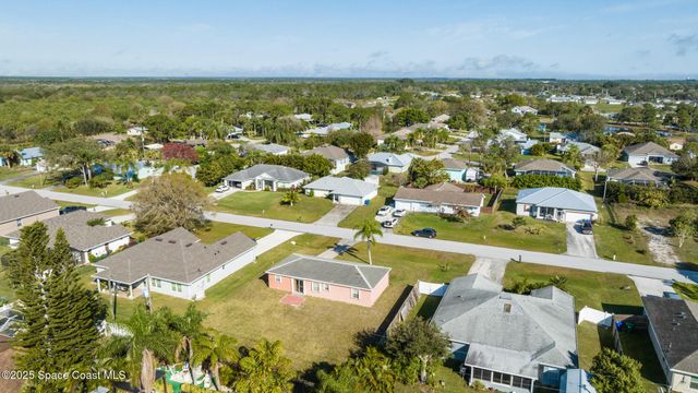 955 Dolphin Avenue, Sebastian, FL 32958