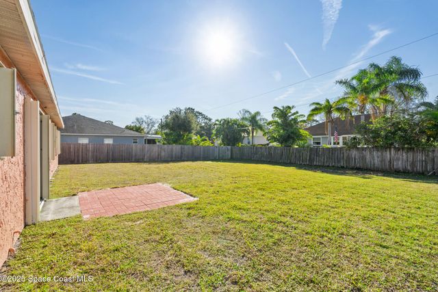 955 Dolphin Avenue, Sebastian, FL 32958