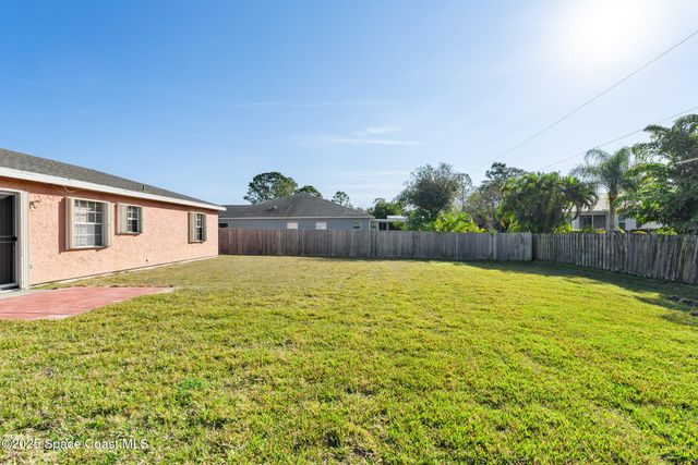 955 Dolphin Avenue, Sebastian, FL 32958