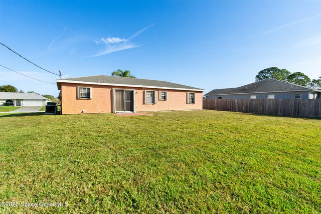 955 Dolphin Avenue, Sebastian, FL 32958