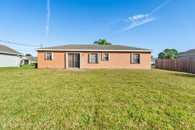 955 Dolphin Avenue, Sebastian, FL 32958