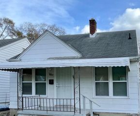 8074 Plainview Avenue, Detroit, MI 48228