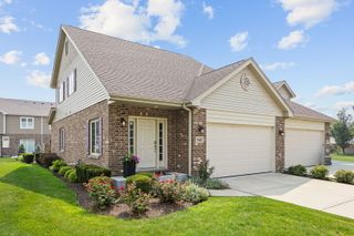 9415 Saratoga Court, Hickory Hills, IL 60457