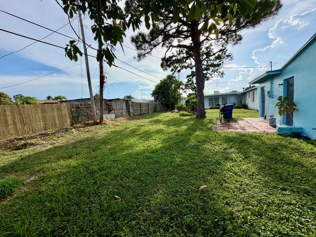 1061 W 4TH Street, Riviera Beach, FL 33404