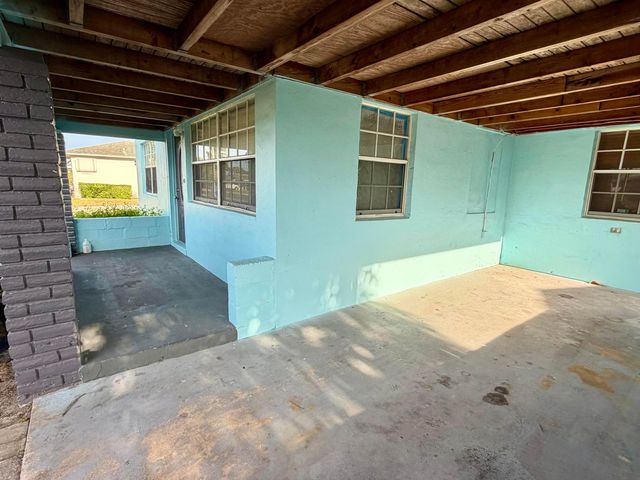 1061 W 4TH Street, Riviera Beach, FL 33404