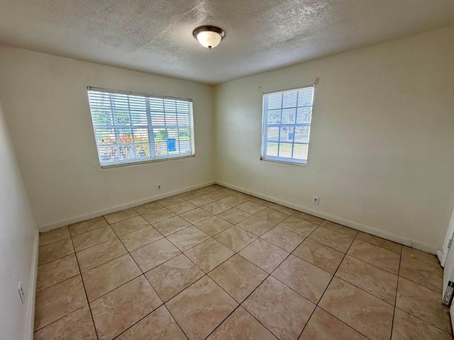 1061 W 4TH Street, Riviera Beach, FL 33404