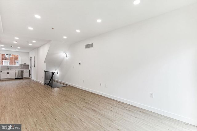 2224 N HOWARD ST, Philadelphia, PA 19133