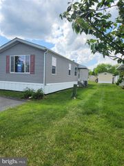 110 ROUNDUP RD, Middle River, MD 21220
