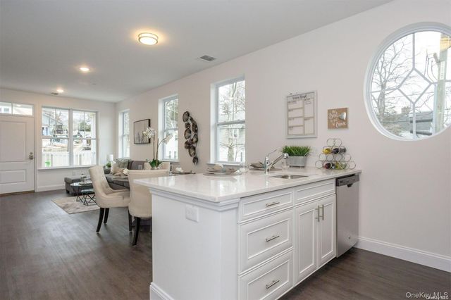 1046 New York Avenue 11, Huntington Station, NY 11746