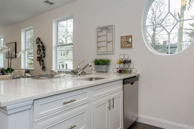 1046 New York Avenue 11, Huntington Station, NY 11746