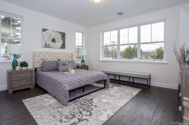 1046 New York Avenue 11, Huntington Station, NY 11746