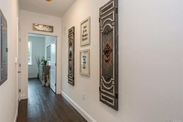 1046 New York Avenue 11, Huntington Station, NY 11746