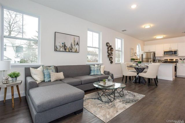 1046 New York Avenue 11, Huntington Station, NY 11746