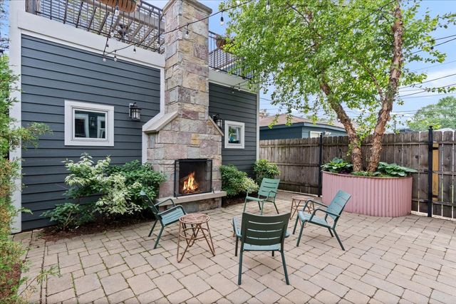 2225 W School Street, Chicago, IL 60618