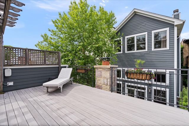 2225 W School Street, Chicago, IL 60618