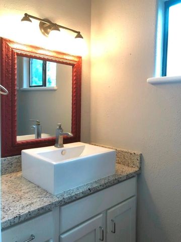 2202 East Side DR, Austin, TX 78704