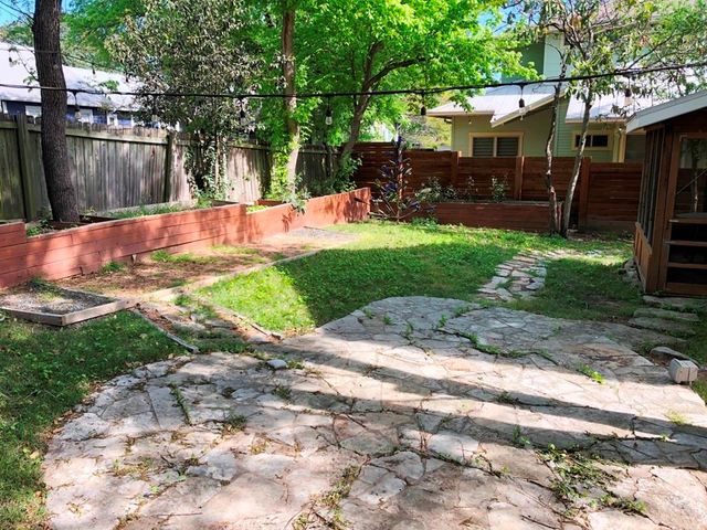 2202 East Side DR, Austin, TX 78704