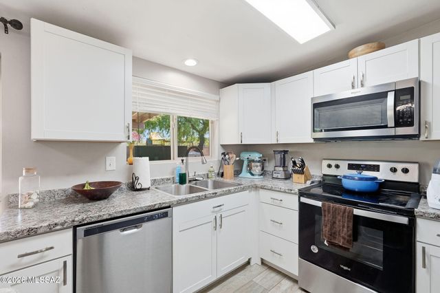 627 W Acadia Drive, Tucson, AZ 85756