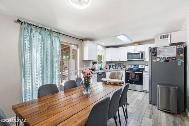 627 W Acadia Drive, Tucson, AZ 85756