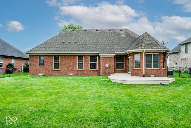 3882 S Cedar Creek Lane, New Palestine, IN 46163