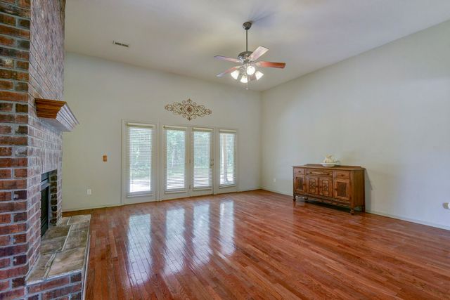 613 Crossing Drive, Branson West, MO 65737