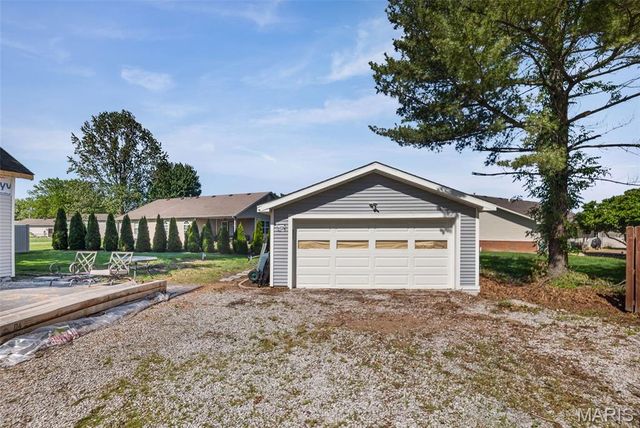 603 N Hickory Street, Smithton, IL 62285