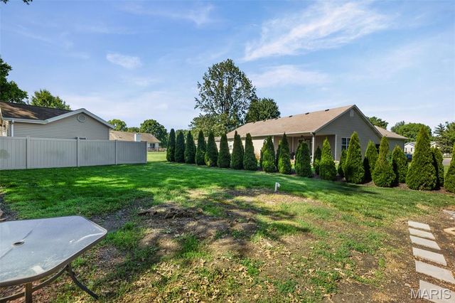 603 N Hickory Street, Smithton, IL 62285