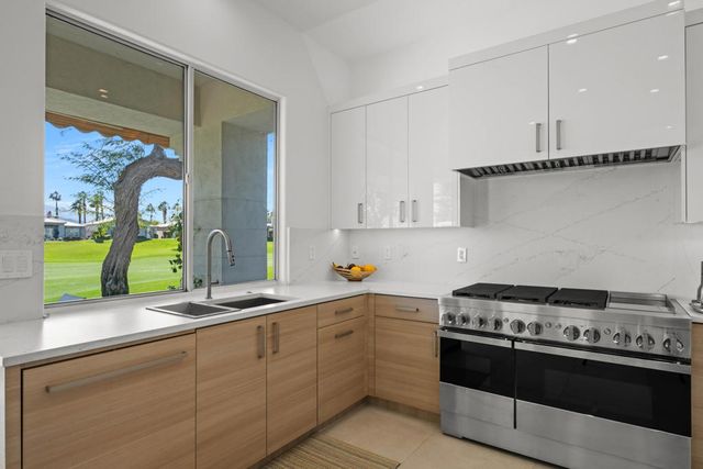 407 Desert Holly Drive, Palm Desert, CA 92211