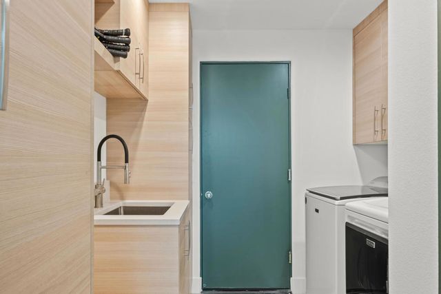 407 Desert Holly Drive, Palm Desert, CA 92211