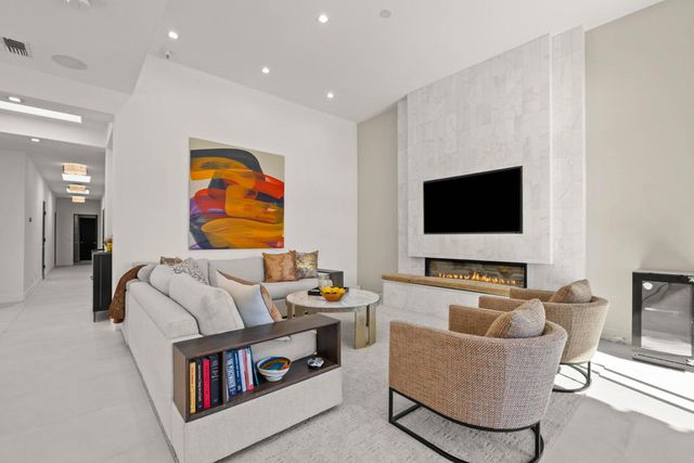 407 Desert Holly Drive, Palm Desert, CA 92211