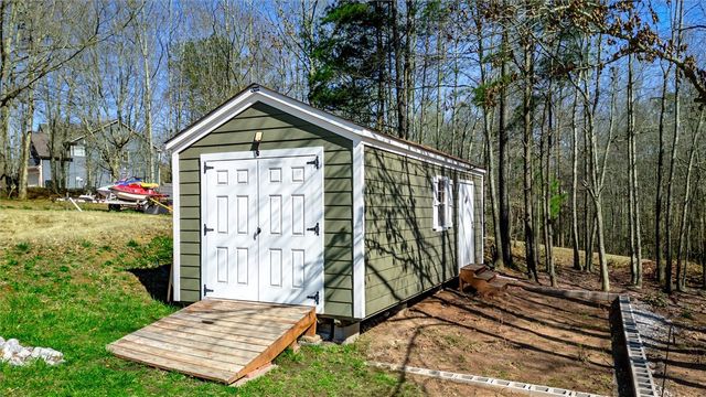 450 Lindsey Lake Road, Travelers Rest, SC 29690
