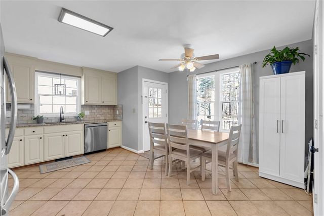 450 Lindsey Lake Road, Travelers Rest, SC 29690