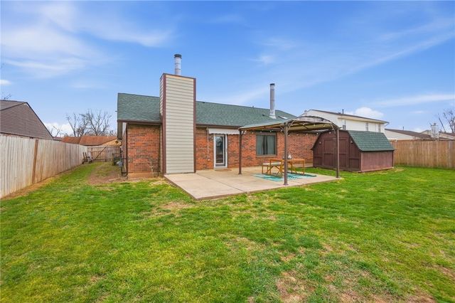 8969 Gardengate Drive, Huber Heights, OH 45424