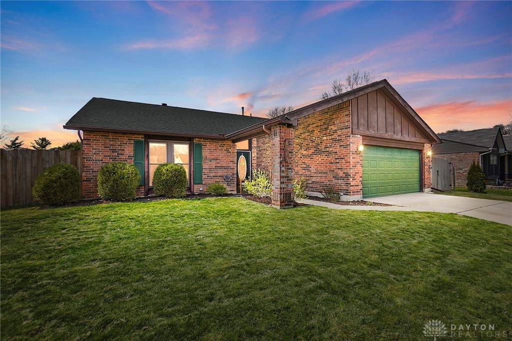 8969 Gardengate Drive, Huber Heights, OH 45424