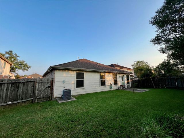 16750 Bending Creek Lane, Friendswood, TX 77546