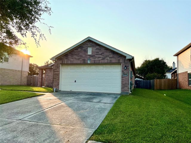 16750 Bending Creek Lane, Friendswood, TX 77546