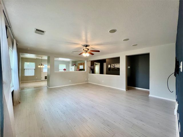 16750 Bending Creek Lane, Friendswood, TX 77546