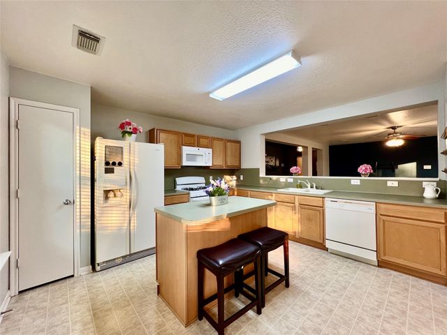 16750 Bending Creek Lane, Friendswood, TX 77546