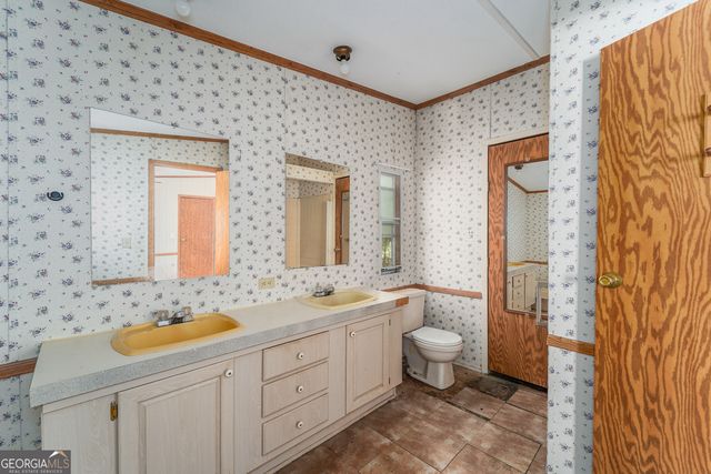 5768 Holly Drive, Blackshear, GA 31516