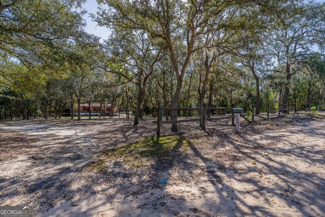 5768 Holly Drive, Blackshear, GA 31516