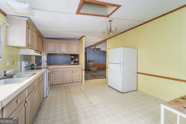 5768 Holly Drive, Blackshear, GA 31516