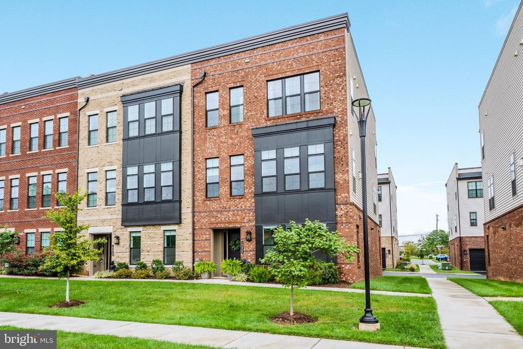 19820 BODMER DR, Ashburn, VA 20147