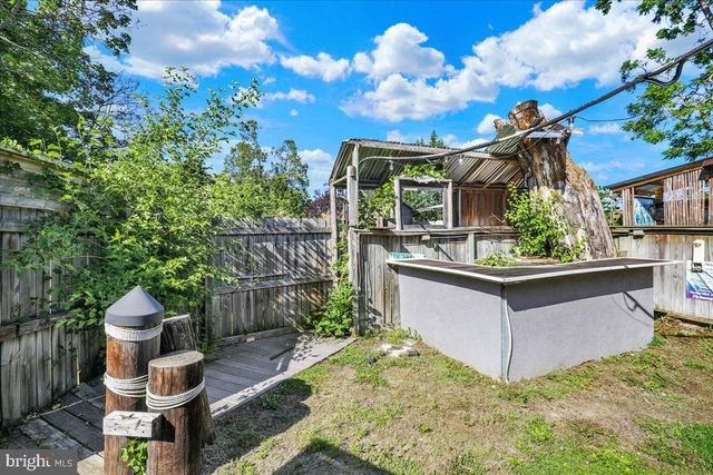 225 N CHURCH ST, Robesonia, PA 19551